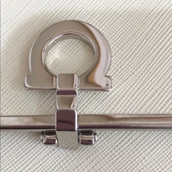 Salvatore Ferragamo Cream Leather Small Wallet with Silver Hardware - Picture 4 of 8